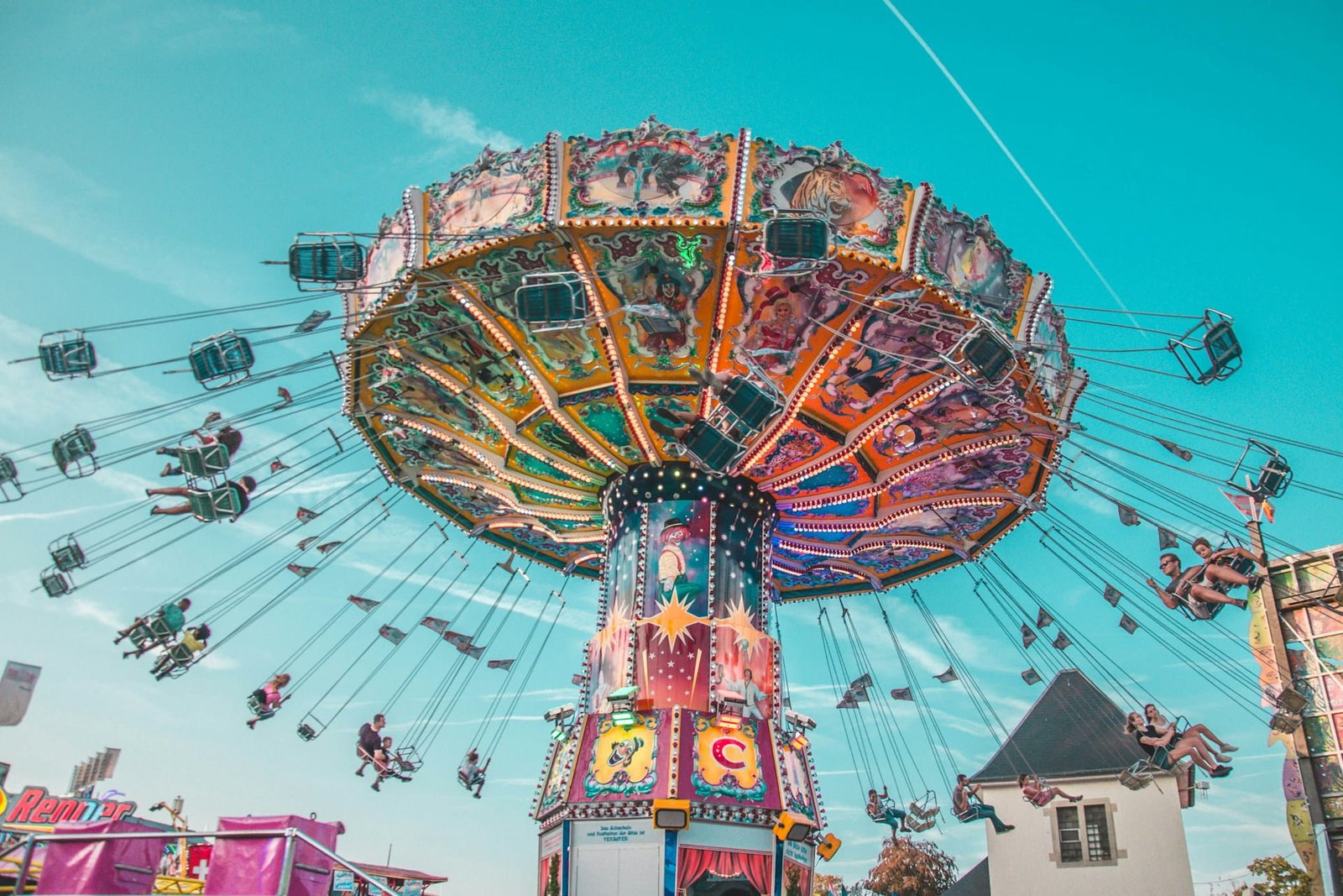 Amusement park openings, tickets, events for trips from Louisville