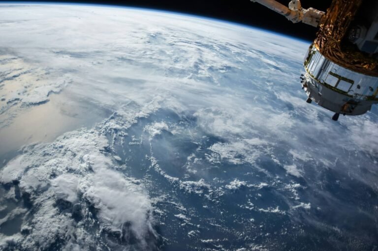9 market trends shaping the future of Earth observation for climate action